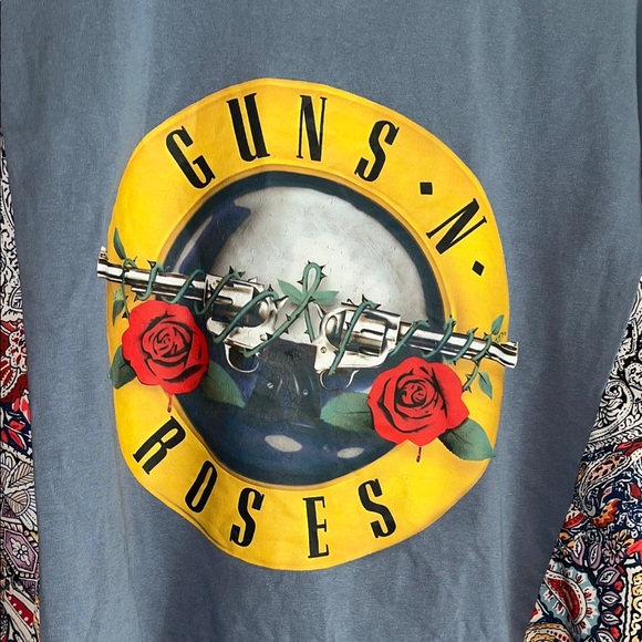 Guns.N.Roses Graphic Women's Top - Blue and Multicolor size L/XL - Picture 2 of 5